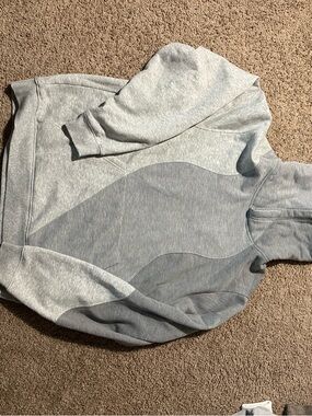ALO Yoga Gray Wave Panel Hoodie - Light & Heather Gray